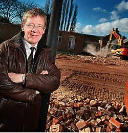 Jaak Poncelet, directeur van het psychiatrisch centrum in Ziekeren.<br><br>Yorick Jansens