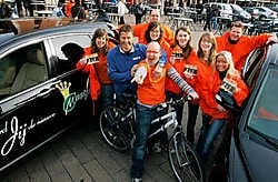 Onze reporter, Geert Faes en Vital Borkelmans hadden het duidelijk naar hun zin tussen het promoteam van Miss Meetjesland. Michel Moens