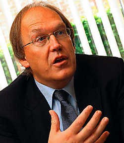 'Het is belangrijk dat we de nodige werken zullen kunnen uitvoeren om aan de licentie te voldoen', zegt KVK-voorzitter Joseph Allijns. Patrick<br> Holderbeke<br>