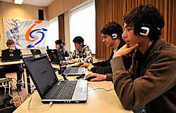 De leerlingen namen niet onvoorbereid plaats voor een van de tien klaarstaande examencomputers.Florian Van Eenoo