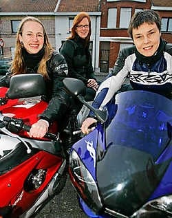 Sarah Van De Mosselaere, Eef Vanrusselt en Ilke September willen er in vliegen. Koen Merens