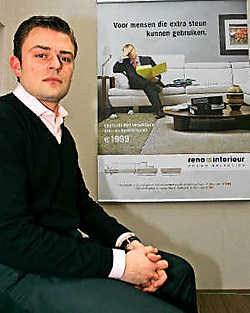 Frederik Verfaillie van Reno Interieur Diegem: 'Leterme verklaarde zich bereid om te poseren voor de foto. Helaas was er in zijn agenda geen gaatje meer vrij.' Koen Merens