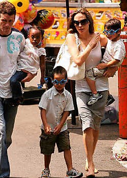 Ook Angelina Jolie heeft een 'manny' voor haar kids. photo news<br>