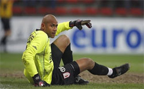 Standard beloont doelman Espinoza