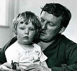 Hugo Claus en zijn oudste zoon Thomas Pieter Achilles.Archief De Standaard<br>