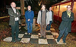 Voor Jonathan Albert, Wouter Dieriks, Jan Rogiers, Rudi Valcke en Herman Vercauteren is donderdag al dertig jaar schaakdag. Koen Merens