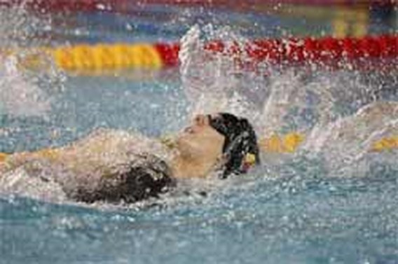 Silke Van Hoof verbetert Belgisch record 50 meter rug