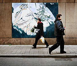 Vier procent van de voorbijgangers had oog voor deze muurschildering van Luc Tuymans in de Beddenstraat in Antwerpen. Eric de Mildt<br>