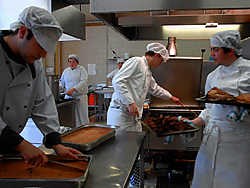 Stijn, Koen en Laurens volgen het zevende specialisatiejaar grootkeuken aan het VTI. Carol Verstraete