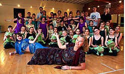 Ann-Sophie Deweer en haar leerlingen geven in De Herbakker hun tweejaarlijkse fel gesmaakte dansshows. Michel Moens