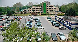 Op de plek van het parkeerterrein aan de Brielstraat komt een administratief centrum. Guy Van Den Bossche