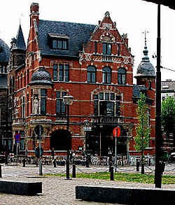 Het tramplein aan wijk Zurenborg straalt klasse en rust uit. Koen Fasseur<br>