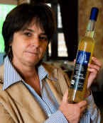 Lut Decoster met het Tiens Appelke.Col<br>