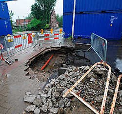 Op 150 meter van de Nieuwstraat is het wegdek al evenmin van goede kwaliteit... Marc Aerts<br>