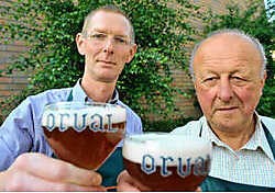 Patrick Acx (links) en Dominiek Snauwaert organiseren in tapasbar Pado een Orvaltentoonstelling.fmr<br>