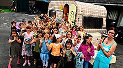 De kinderen van jeugdatelier Kuurne bouwden het Sleuratelier, waar je verschillende workshops aan kunt volgen.Patrick Holderbeke
