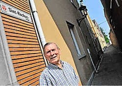 Heemkundige Antoine De Smet heeft een zwak voor de Sint-Rochus en Liefkenswegels. 'De buurt werd vroeger de achterwijk van Gavere genoemd.' Guy Van Den Bossche