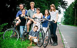 Een jaar na de eerste actie voor een goed fietspad, is er nog altijd niet veel gebeurd op de Bonheidensteenweg.<br> Inge Van den Heuvel