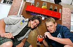 De cocktailmachine van Vic Luypaert en Michiel Thomas smaakt naar meer.Koen Merens<br>