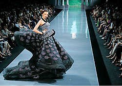 Een droomjurk met spectaculaire volumes bij Dior.photo news<br>