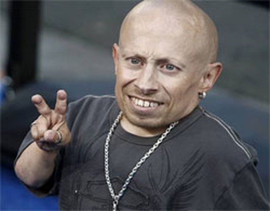 Mini-Me verdrinkt bijna tijdens seks