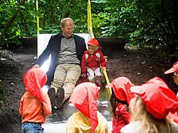 Minister Keulen in actie in De Saenhoeve. Mine Dalemans