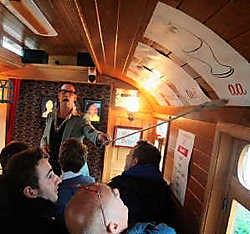 In Claeys' knusse caravan krijgt u de eerste beginselen van het Gentse dialect.gia