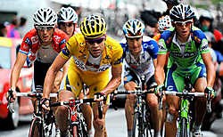 Het terrein in de eerste Aplentocht leende zich niet tot een frontale aanval, al veranderde de leiderstrui wel van schouders. Vanaf vandaag moeten de favorieten (op de foto, v.l.n.r. Fränk Schleck, Cadel Evans, Christian Vande Velde en Roman Kreuziger) kl