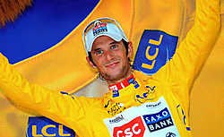 Fränk Schleck is de nieuwe leider in de Tour, al sprak ploegleider Bjarne Riis over het 'geel van het team'. belga<br>