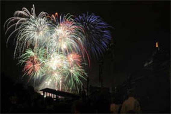 Brussels vuurwerk lokt tienduizenden toeschouwers