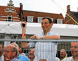 Rik Van Looy gaf het startschot van het criterium.Louis Verbraeken