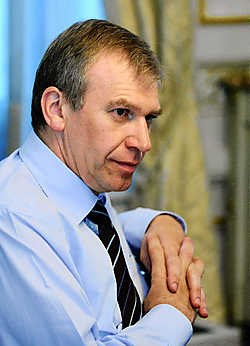 Yves Leterme: 'Zolang er mensen aan tafel zitten die de aanhechting van een paar gemeenten bij Brussel willen, is het onmogelijk om eruit te geraken.'