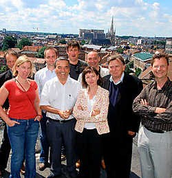 De organisatoren van Marktrock, samen met burgemeester Louis Tobback (SP.A) en dj Zaki.Koen Merens