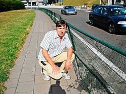 Erik Detemmerman bij één van de stukgereden afsluitingen op de weg naar de luchthaven van Zaventem. Koen Merens<br>