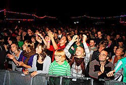 De optredens op het Herbakkersfestival lokten een massa volk. <br>