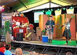 Ook de kinderen kwamen aan hun trekken tijdens de feesten, met onder andere kindertheater. Yvan<br> De Saedeleer<br>