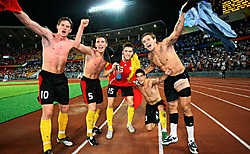 (V.l.n.r.) Jan Vertonghen, Sébastien Pocognoli, Jeroen Simaeys, Kevin Mirallas en Logan Bailly vieren de kwalificatie.belga<br>