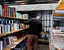 In de negen Antwerpse recyclageparken staat een boekencontainer. wdk<br>