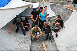 De skaters kregen gisteren hulp uit Brussel.Eddy Van Ranst<br>
