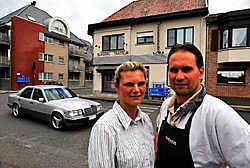 Kristof Ghekiere en Julie Ansiaux hopen dat de ingrepen het veelbesproken kruispunt overzichtelijker zullen maken. Patrick Holderbeke<br>