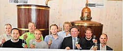 Het vernieuwde comité presenteerde het programma van de kermis in jeneverstokerij Filiers. Guy Van Den Bossche