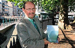 'In dit boek staan gedichten over mijn emoties en verlangens uit die jaren', zegt Jan Van Beneden. gia<br>