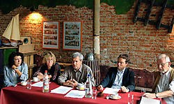 'Doel is in shock', zeggen Frie Lauwers, Marina Apers, Jan Creve, advocaat Igor Rogiers en Ferdinand De Bondt van Doel 2020.pms<br>