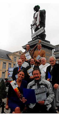 Champetter Werther Van der Sarren en Marijn 'Boma' Devalck maken reclame voor de Stripdag in de Bevegemse Vijvers. if