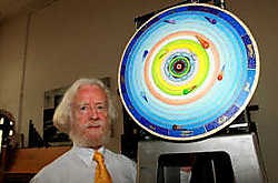 Jo Haazen bij zijn astronomisch uurwerk.Eddy Van Ranst<br>