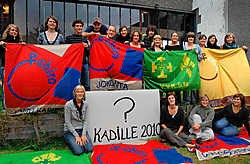 De jongeren zijn alvast klaar voor hun trip naar Dourbes in 2010.Yvan De Saedeleer