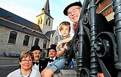 De feestcommissie doopt zondag reus Jef Scheirs op de septemberkermis.<br>Hendrik De Rycke <br>
