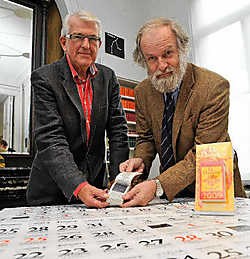 Gerard Bodifée (rechts) leverde Luc Strobbe (links) weetjes over de sterren voor de nieuwe Druivelaar.Frank Meurisse<br>