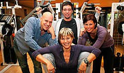 Wendy, Pascal, Gregory en Sophie vieren de vijfde verjaardag van Fizix.<br> Peter Maenhoudt<br>