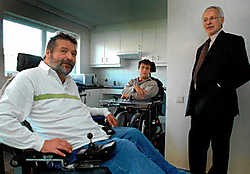 In het woonproject Wielewaal is een permanente hulpdienst gestart, waarop de minder valide bewoners dag en nacht een beroep kunnen doen. Yvan De Saedeleer<br>